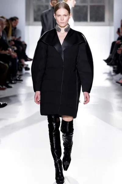 Look 28